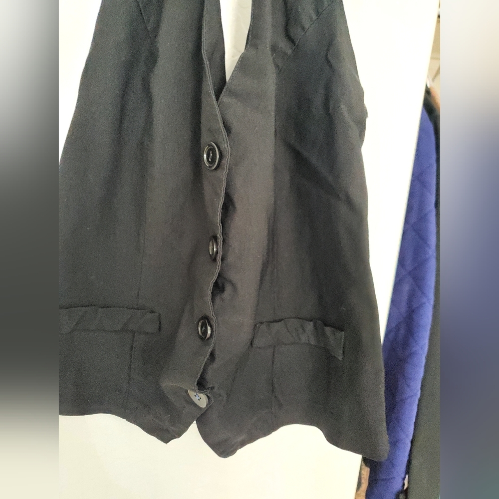 CUTE BLACK VEST - Picture 2 of 4